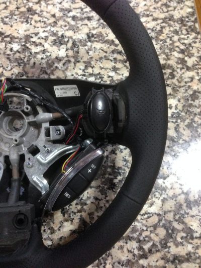 MG ZT - Volante Pele Preta Perfurada Novo