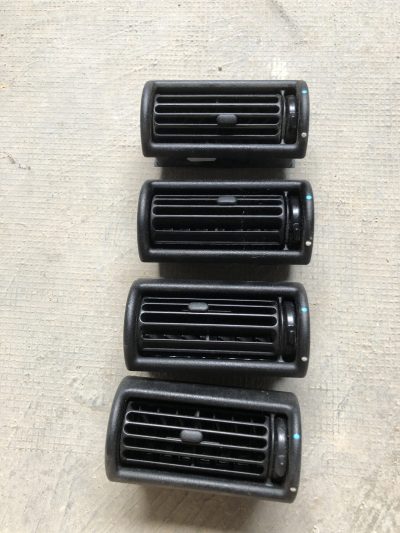 IMG_0619 Freelander - Grelhas Ventilação Tablier Facelift