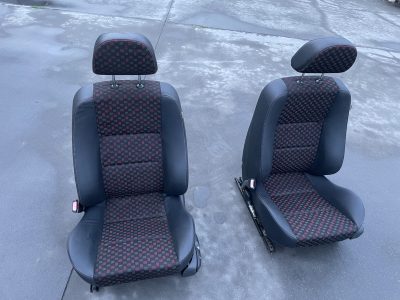 IMG_7980 MG ZTT – Bancos Pele & Tecido Quadrados Vermelhos Carrinha