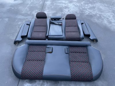 IMG_7983 MG ZTT – Bancos Pele & Tecido Quadrados Vermelhos Carrinha