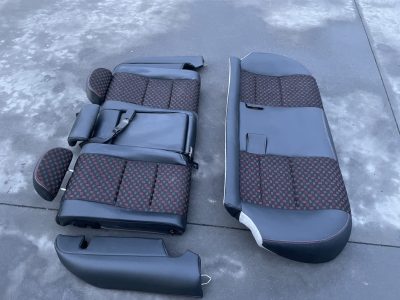 IMG_7984 MG ZTT – Bancos Pele & Tecido Quadrados Vermelhos Carrinha