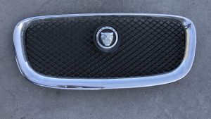 Jaguar XF – Grelha Frontal Cromada