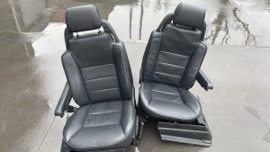 Discovery 2 II – Bancos Pele Escuros Elétricos p/ 5 & 7 Lugares