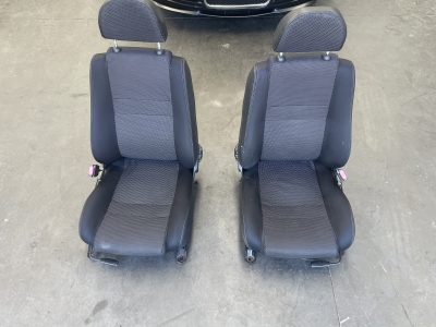 MG TF – Bancos Tecido Escuros